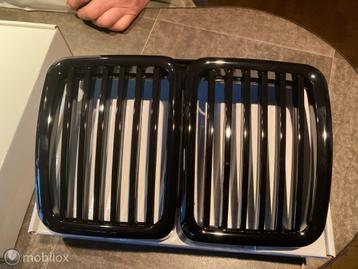 Grille midden zwart piano zwart BMW 3-serie E30 ('83-'92) beschikbaar voor biedingen