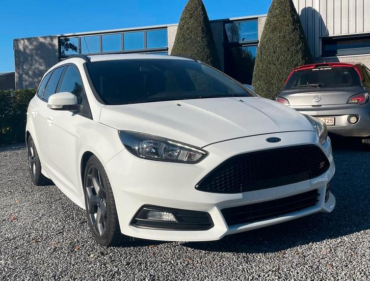 Ford Focus MK3.5 ST Gekeurd voor verkoop, Auto's, Ford, Particulier, Focus, ABS, Airbags, Airconditioning, Boordcomputer, Centrale vergrendeling