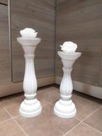 2 witte houten kandelaars, Huis en Inrichting, Woonaccessoires | Kandelaars en Kaarsen, Wit, Ophalen of Verzenden, Zo goed als nieuw