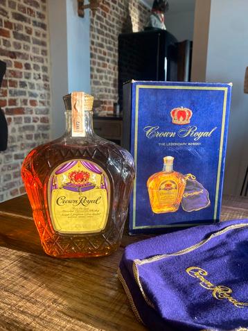 1972 - Een ongeopende, verzegelde fles Crown Royal whisky beschikbaar voor biedingen