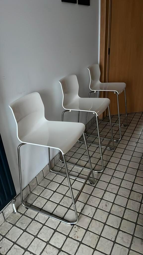 3 barkrukken, Huis en Inrichting, Barkrukken, Gebruikt, 60 tot 90 cm, Kunststof, Metaal, 3 krukken, Met voetsteun, Ophalen