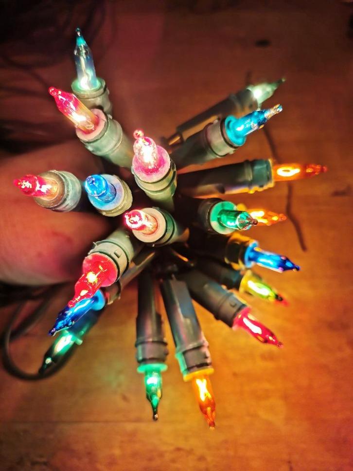 Kerstverlichting 20 gekleurde lampjes +2 reserve., Diversen, Kerst, Zo goed als nieuw, Ophalen of Verzenden
