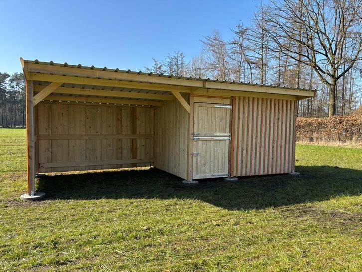 Box met Schuilstal van 3x8, Dieren en Toebehoren, Stalling en Weidegang, Stalling, Weidegang, 2 of 3 paarden of pony's