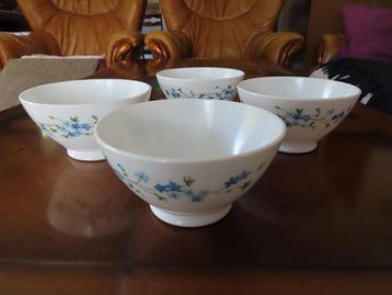 4 bols en arcopal décor Myosotis  beschikbaar voor biedingen