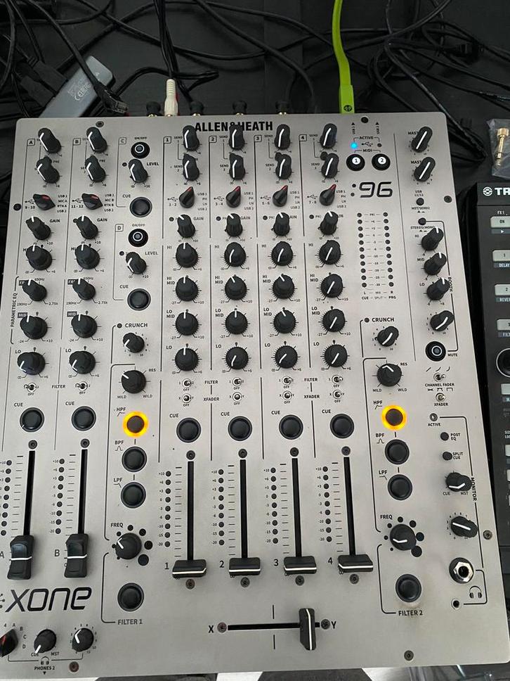 Allen & Heath Xone 96 + stofkap + Oyaide usb kabel, Muziek en Instrumenten, Mengpanelen, Zo goed als nieuw, Ophalen