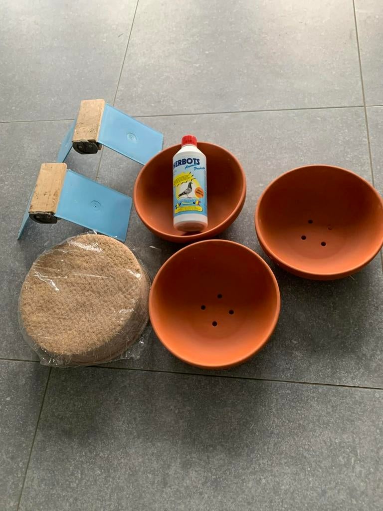 Pigeons: lot d articles pour colombophiles, Dieren en Toebehoren, Pluimvee | Toebehoren, Ophalen