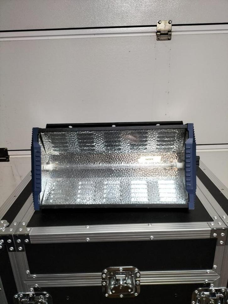 Showtec Titan Strobe + T-bar, Muziek en Instrumenten, Licht en Laser, Gebruikt, Overige typen, Stroboscoopeffect, Ophalen