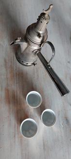 Rakwa-dallah om koffie te maken, met 3 drinkkopjes, Ophalen