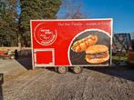 Nette hamburgerkraam op aanhanger, foodtruck, Ophalen, Snacks