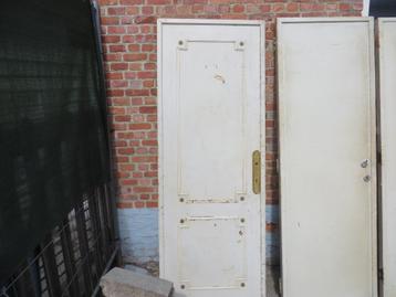 binnen deuren en oude houten ramen  beschikbaar voor biedingen