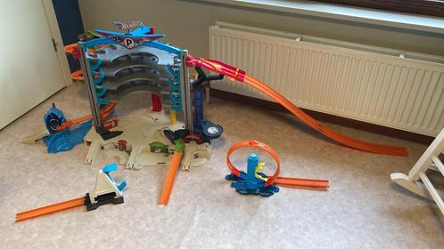 Hot wheels garage + 2 extra units, Kinderen en Baby's, Speelgoed |Speelgoedvoertuigen, Gebruikt, Ophalen