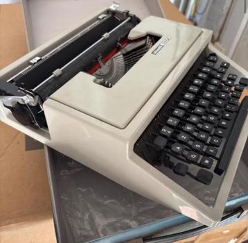 Typemachine Olivetti Dora beschikbaar voor biedingen