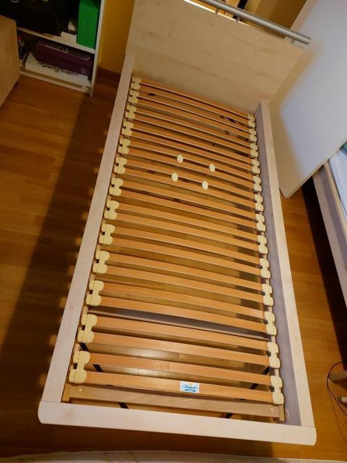 modern houten eenpersoonsbed + nachtkastje, Huis en Inrichting, Slaapkamer | Bedden, Zo goed als nieuw, Eenpersoons, 90 cm, 200 cm