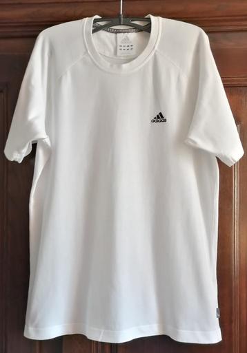 Witte T-shirt met merkteken van Adidas, maat M