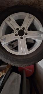 jeu de pneus d'hiver 235/60 R17 mercedes, Autos : Pièces & Accessoires, Pneus & Jantes, Pneus hiver, Enlèvement, Véhicule tout-terrain