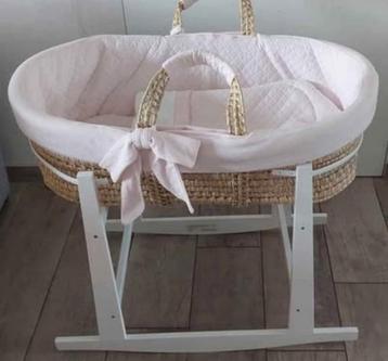  Zo goed als nieuw: First babywieg + Childhome standaard – beschikbaar voor biedingen