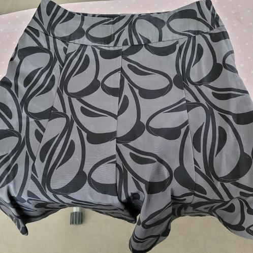 1 rok 8€ maat 38 en maat 40  te Hamme, Kleding | Dames, Rokken, Zo goed als nieuw, Maat 38/40 (M), Zwart, Ophalen