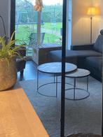 set van 2 „ronde” loungetafels van staal en hout, Ophalen, Zo goed als nieuw