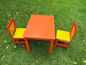 Ensemble table + 2 chaises pour enfant, très bon état beschikbaar voor biedingen