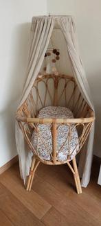 Rotan wieg + klamboe en staander, Ophalen, Zo goed als nieuw, Wieg