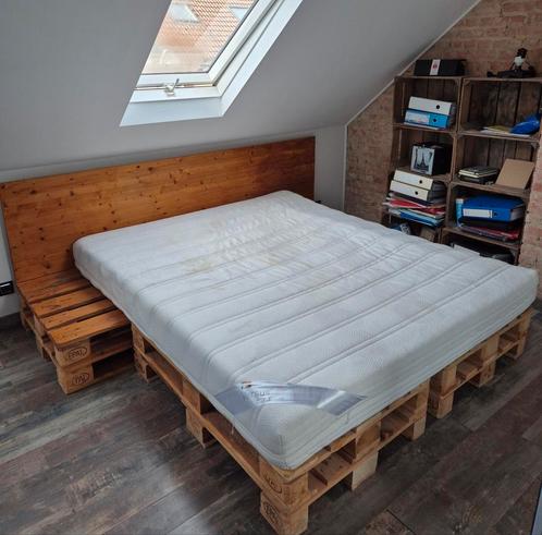 Palletbed van 160/180x200 cm met matras, Antiek en Kunst, Antiek | Meubels | Bedden, Ophalen
