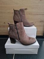 Bottines/Bottillons femmes, taupe suédine, Born to be, 39, Vêtements | Femmes, Chaussures, Enlèvement ou Envoi, Comme neuf, Boots et Botinnes