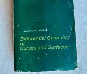 Differential Geometry of Curves and Surfaces Manfredo 1976 beschikbaar voor biedingen