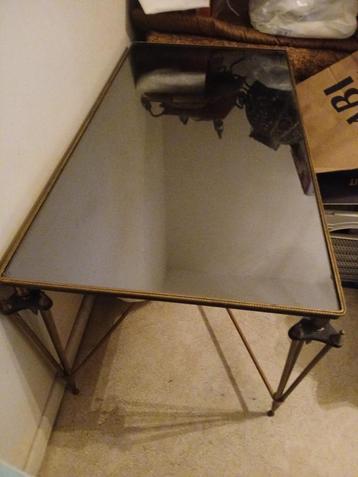 2 tables  beschikbaar voor biedingen