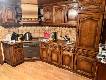 Volledige eiken keuken beschikbaar voor biedingen