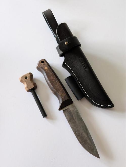 Vastmes bps knives met lederen schede, Caravans en Kamperen, Kampeergereedschap, Gebruikt, Ophalen of Verzenden