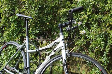 Columbus Sydney - Race, Model vrouwen, Tubeless, recht stuur beschikbaar voor biedingen