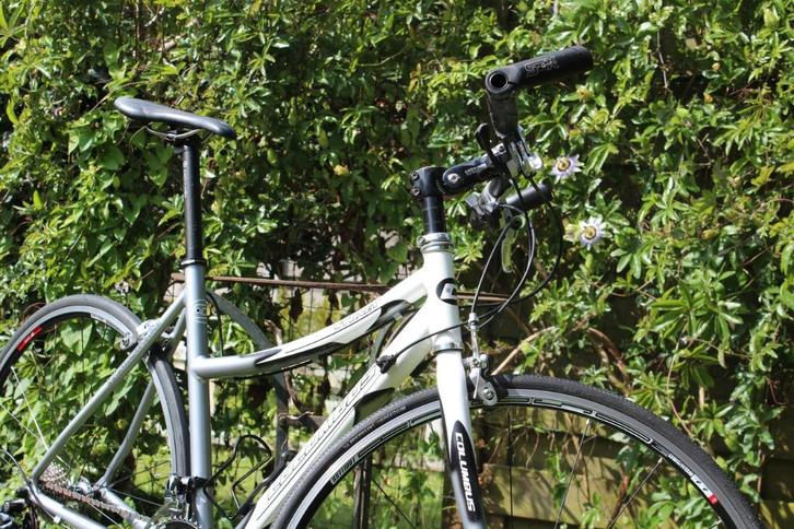 Koersfiets, tubeless, recht stuur, Fietsen en Brommers, Fietsen | Dames | Sportfietsen en Toerfietsen, Gebruikt, Overige merken