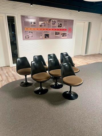 8 Knoll Tulip stoelen beschikbaar voor biedingen