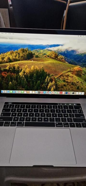 Apple MacBook Pro 15" touch baar i9 - met 8-core - 512gb SSD