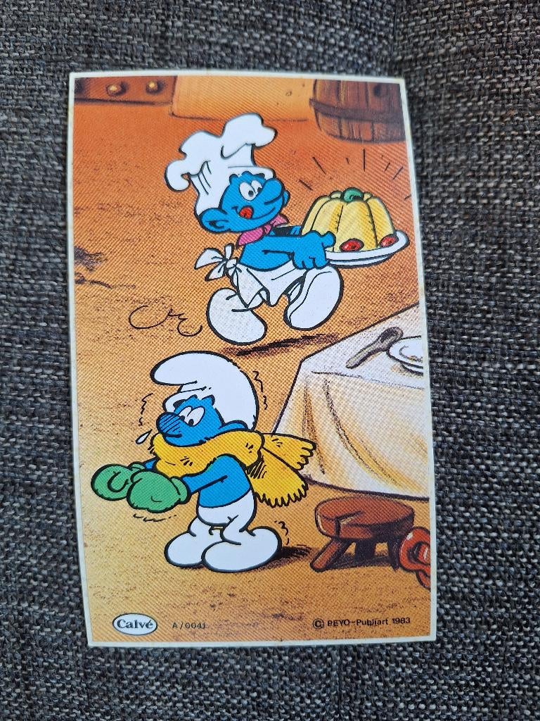 Peyo Smurfen - Sticker Calvé Smulsmurf (1983), Verzamelen, Ophalen of Verzenden, Smurfen, Zo goed als nieuw, Plaatje, Poster of Sticker