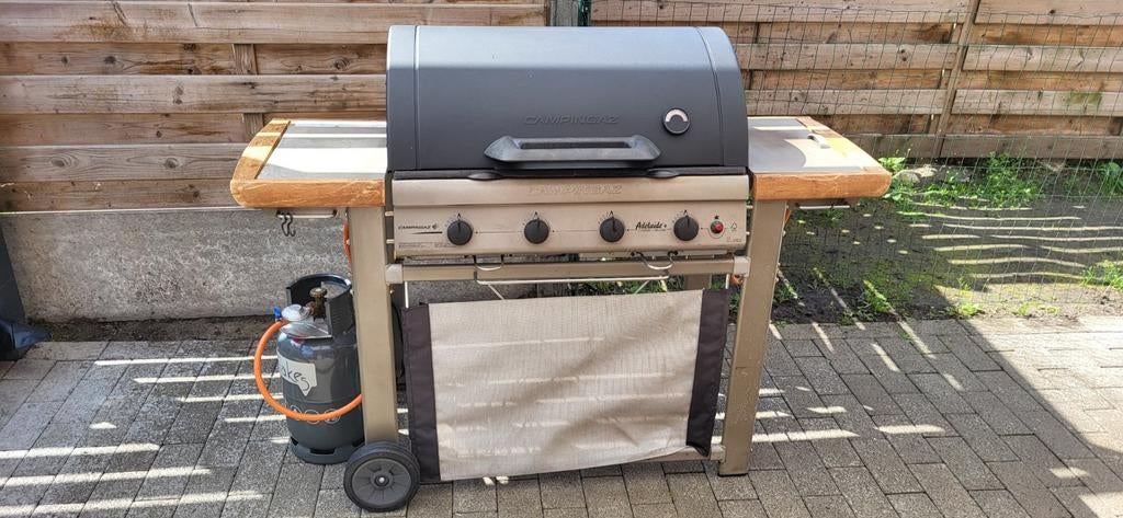 BBQ met gasfles en zeil, Ophalen