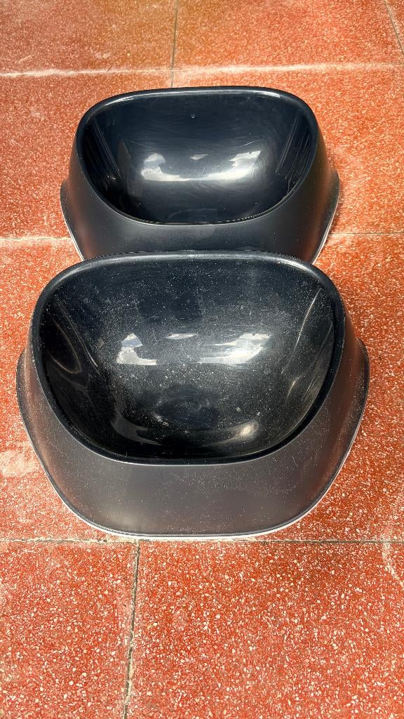 zwarte kunststof voerbak voor katten, Animaux & Accessoires, Nourriture & Abreuvoirs pour chats, Comme neuf, Enlèvement