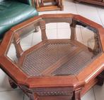 Gratis sallon tafel met geslepen glazen boven blad, Ophalen