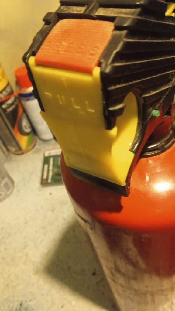 Gros extincteur a poudre de 2kg, Enlèvement