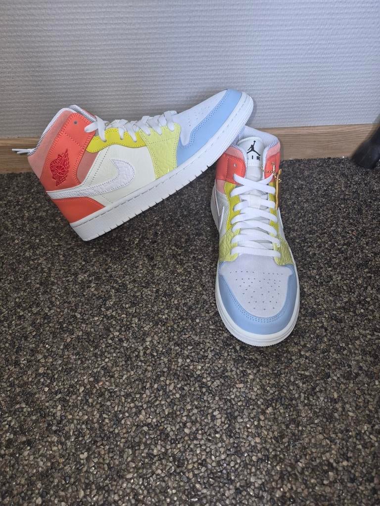 Nike Air Jordan 1 Mid – Multicolor (Sail/Zitron) – Nieuw, Nike air jordan 1 mid, Overige kleuren, Nieuw, Ophalen of Verzenden