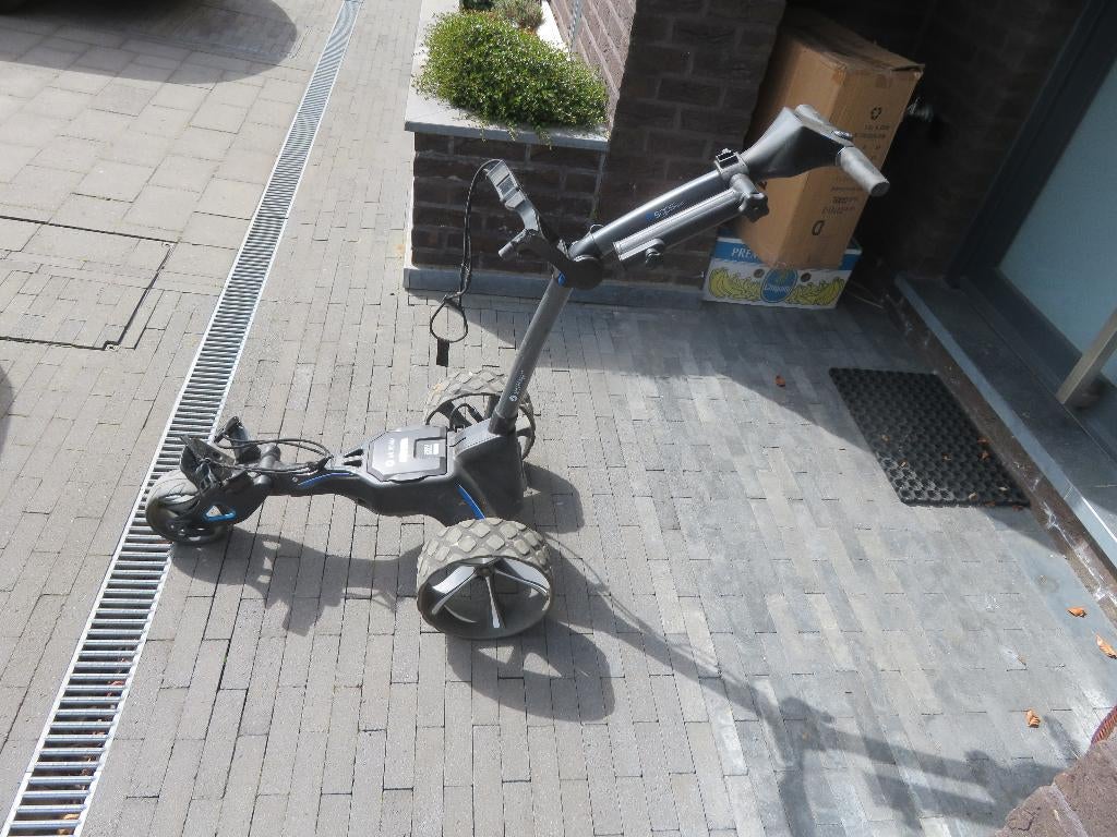 golf Motocaddy Lithium 28 V Ultra + oplader, Sports & Fitness, Golf, Enlèvement, Comme neuf, Voiturette de golf, Autres marques
