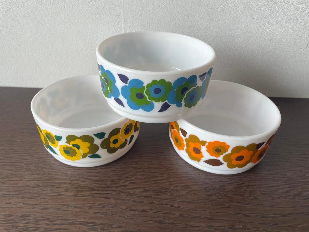 Vintage kommetjes arcopal lotus, Maison & Meubles, Cuisine | Vaisselle, Enlèvement, Comme neuf