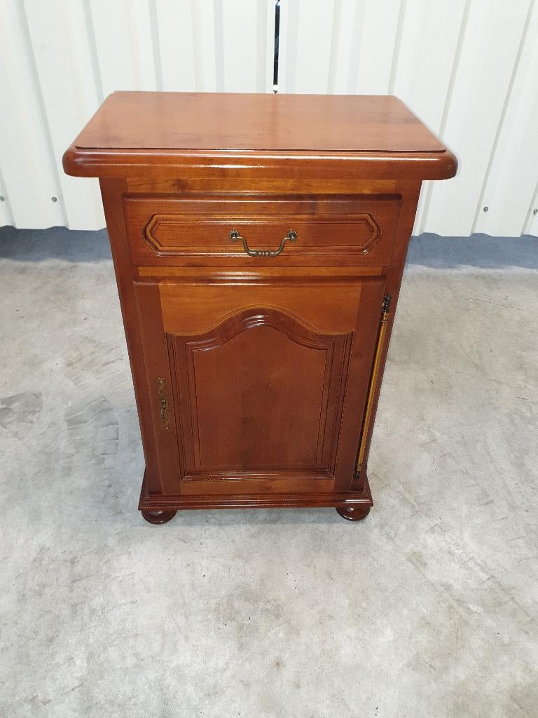 Ladenkast in kerselaar. Het kan geleverd worden., Huis en Inrichting, Ophalen, Gebruikt, Kersenhout