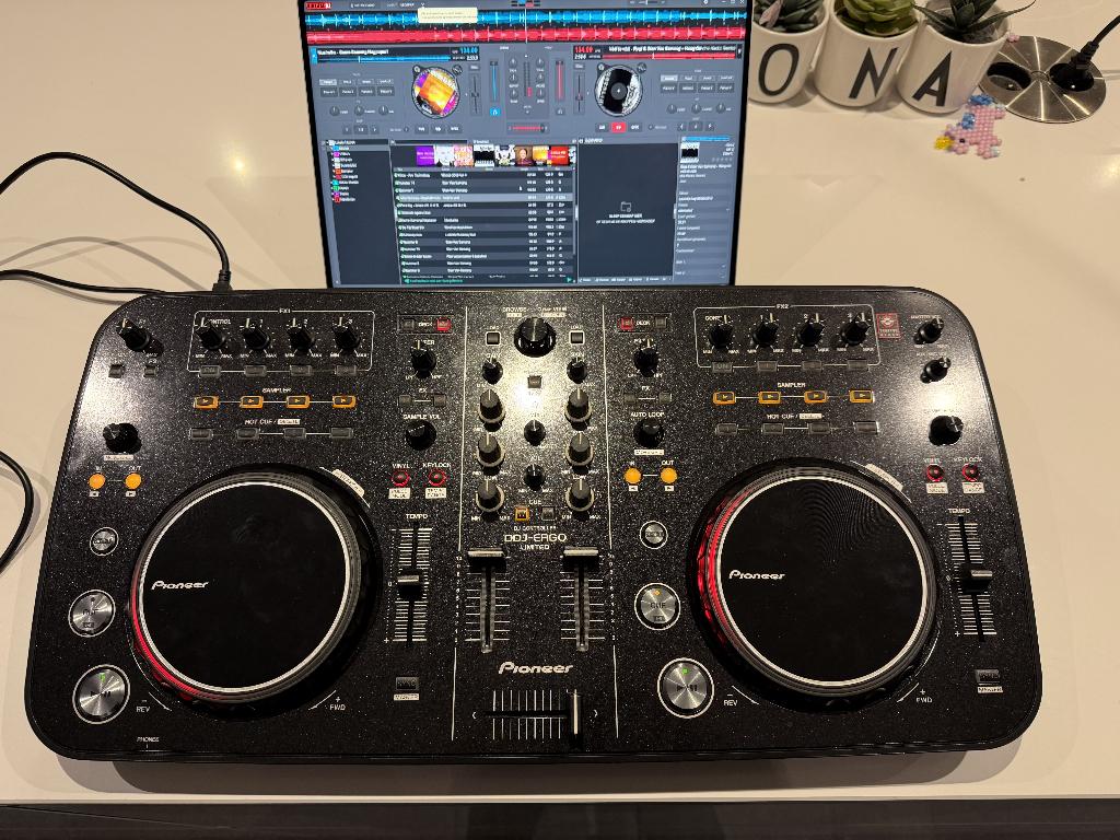Pioneer DDJ‑ERGO Limited Edition – Zo goed als nieuw!, Muziek en Instrumenten, Dj-sets en Draaitafels, Ophalen, Zo goed als nieuw