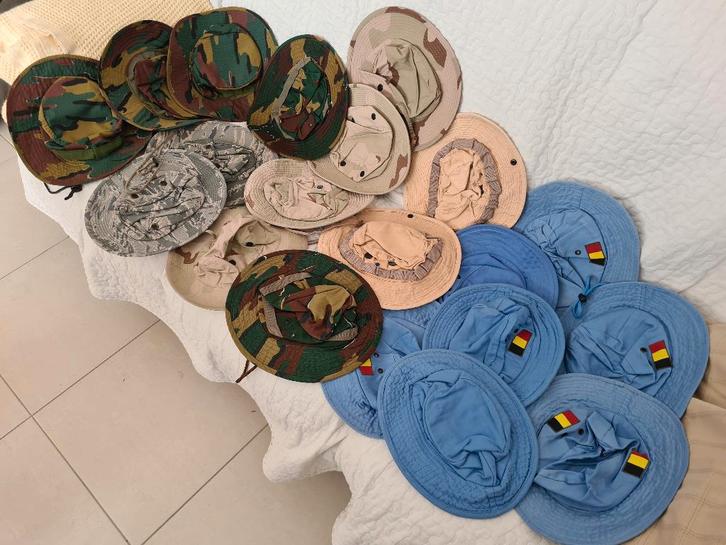Lot leger hoedjes camouflage en UNO blauw - SMALL, Verzamelen, Militaria | Algemeen, Landmacht, Ophalen of Verzenden