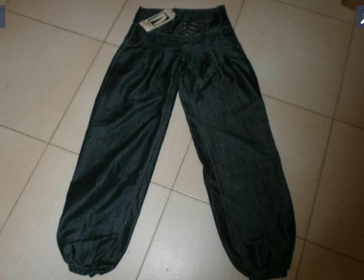 Jean baggy bleu foncé 36 (S) NEUF, Kleding | Dames, Spijkerbroeken en Jeans, Nieuw, W28 - W29 (confectie 36), Blauw, Ophalen of Verzenden