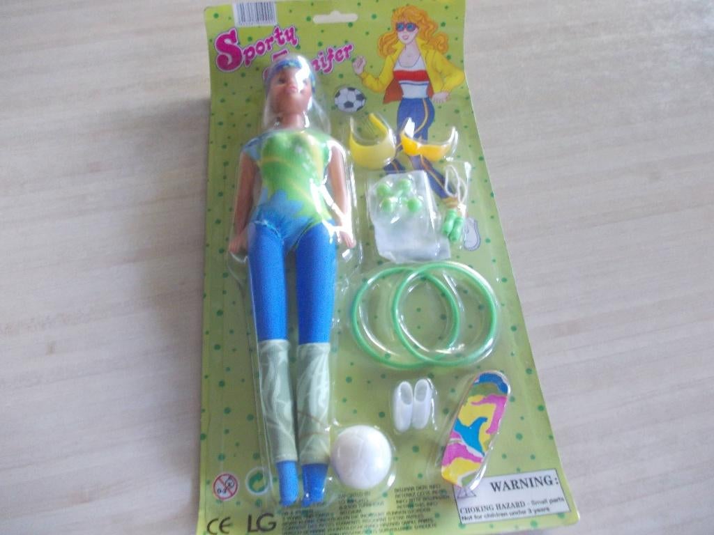 Pop Sporty Jennifer en Pop Porcelein., Kinderen en Baby's, Speelgoed | Poppen, Ophalen of Verzenden, Zo goed als nieuw, Overige typen