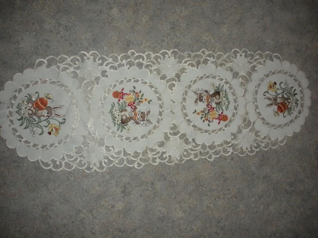 Napperon décoré & coloré avec lapin pour Pâques., Enlèvement, Comme neuf, Ovale, Intérieur