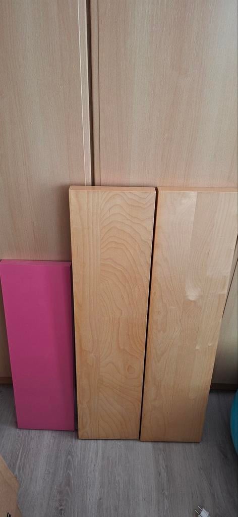 Étagères murales Ikea, Enlèvement