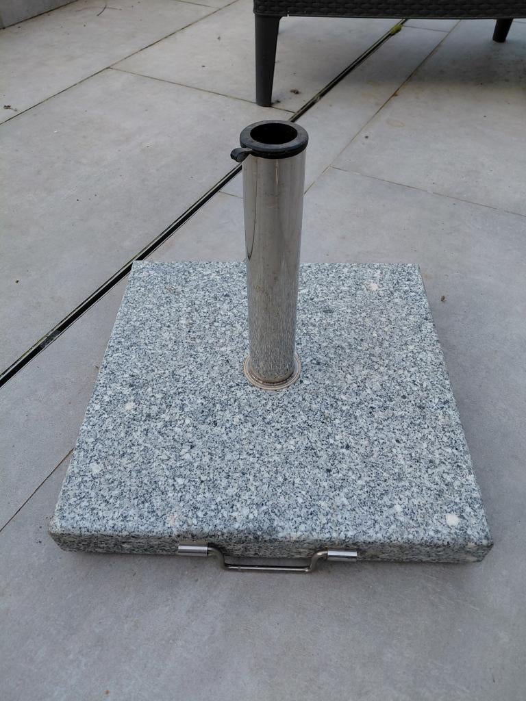 Granieten parasolvoet van 35kg met wieltjes., Tuin en Terras, Parasols, Ophalen, Parasolvoet